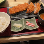 新宿さぼてん - やわらかヒレカツ特選御膳1550円全体　ご飯とお味噌汁もお代わりし放題、お味噌汁が好きなだけにこのサービスは嬉しいです。
