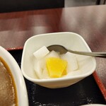 中華料理 北京飯店 - セットの杏仁豆腐です。