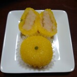 鳴海餅 - 別の日の柚子餅2個346円✨道明寺粉のにくるまれた白あんの中に柚子ペーストが香り高い♪