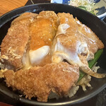 Inoya - カツ丼の肉はなかなかの厚みでかなりの重さ！