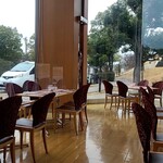 レストランカフェ セレース - 解放感があるガラス窓