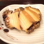 誠 - 「蝦夷アワビ」
      ダシで柔らかく煮たアワビを丸ごと1個頂きました。
      北海道の恵みをまた頂きました（≧∇≦）
      