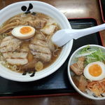 花鳥風月 - 花鳥風月らーめん醤油８６０円♪・・と、自家製チャーシュー丼２８０円♪(#^.^#)