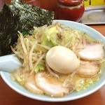 新吉家 - 味玉チャーシュー麺と
もやし。