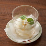 Frozen yogurt ~lemonade sauce~