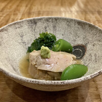 浅草 ひら山 - あん肝煮　1,300円
                    うわぁ〜このあん肝めちゃくちゃ美味しい！
                    なんて自然な色合いなのでしょう！
                    ほんのりとした甘さに炊かれ、味わいは意外にもさっぱりとしています。
                    これは日本酒に合いますね♪
                    