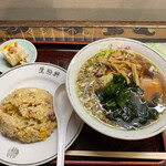 中国餐館 生駒軒 - 醤油ラーメン＋半チャーハンセット850円