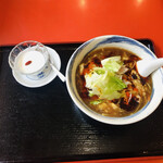 上海飯店 - 酸辣湯麺とデザート