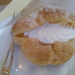 とも栄 - 焼き立てシュークリーム