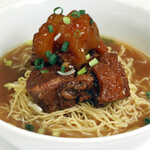Stewed beef shoulder and beef tendon noodles/flat rice noodles/rice noodles
