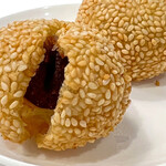 Fried sesame dumplings with red bean paste (2 pieces)