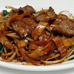 Cantonese-style flat rice noodles with wagyu beef and vegetables / dark soy sauce flavor
