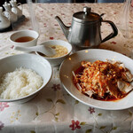 Chuugokuryouri Marushou - 薄切り豚肉の辛口ソースかけ¥880 半ライス