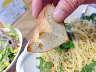 ガットビアンコ - 【2023.1.19(木)】広島県産牡蠣とルツコラのパスタのパン