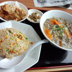 中国料理 同楽縁 ビック・ローズ店 - ホルモンうどんセット700円