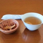 Teuchi Soba Hatsugai - 蕎麦茶と揚げ蕎麦