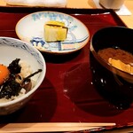 銀座 しのはら - ご飯と赤だし漬物