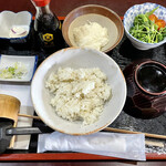 Niboutou No Kuniyoshi - 麦とろセット。うどんすくいもついて旅行に来た感じの配膳(ﾉ∇≦*)