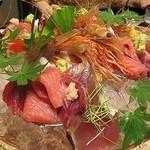 しのはら - 5月造り　鯉、ぼたん海老、鰹燻製、中トロ、赤身、目板ガレイ、つぶ貝
