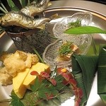 しのはら - 5月八寸　鮎塩焼き、フォアグラ羹、玉子焼き、伊勢エビとコーンの天ぷら、春子の笹巻き寿司　