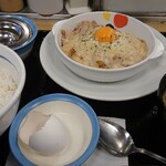 松屋 - ゴロゴロチキンの濃厚カルボナーラのセット