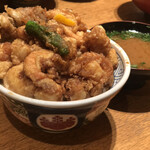 天丼 金子屋 - 天バラ丼は海老、貝柱、舞茸、温泉卵、生姜、柚子、ししとう、盛りだくさん