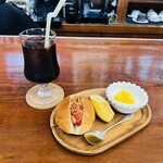 コーカサス - 料理写真:＋１００円　A セット（ウインナーロールパン/フルーツ/ヨーグルト）