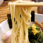 【限定】復刻版 白湯そば、麺リフトアップ