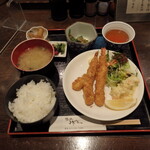 Robatayaki Michinoku - エビフライ定食