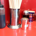 ラーメン二郎 - 卓上調味料