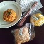 箱根ベーカリー - カリとろチーズカレーパンとアップルパイとじゃが丸くん、チュロス