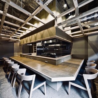 A sophisticated Japanese space. Suitable for 2 people as well as groups