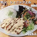 L&L Bar&Restaurant - チキン・シュニッツェル