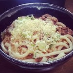 えにし - 肉うどん450円 大盛100円
            (天カス、辛味、山椒で化粧済み)