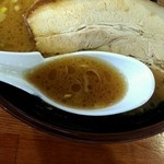 上田らあめん はち - とんこつ醤油スープ