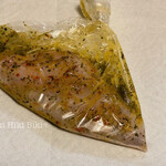 かじ鮮魚店 - バジルオリーブ漬け