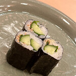 木挽町 とも樹 - 締めのカッパ巻きです。胡瓜の水分でお口をリフレッシュ、アハッ\(//∇//)\