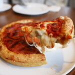 Red Rocks - 深盤混合披薩