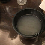 Teuchi Izumosoba Iizuka - 蕎麥湯。東京のそれとは異なり、出雲では、蕎麥つゆでは割らずに、その儘、お茶のかはりに飮むとの事です。