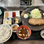 Gyuu Katsu Moto Mura Aru Tauraten - 牛かつ定食ととろろ、明太子、わらび餅の小鉢
