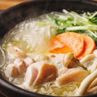 神鶏の看板料理【本場博多の水炊き】