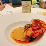 フレンチレストラン ミクニ サッポロ - オマール海老、菊芋、アメリケーヌソース。ジュラのワインが最高のマリアージュ。夜景も素晴らしい。