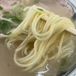 らーめん もとむら - たおやかにスープを持ち上げる麺