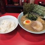 一本家 - 一本家　ラーメン（アブラ多め）・サービスライス