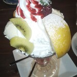 雪詩慕雲 - フルーツパフェ。
