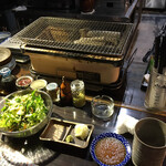 肉の雷橋 - 目の前に七輪がドーン