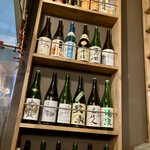 晴家 - 高知の日本酒が並んでます