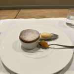 シャントレル - 11.紅玉のスフレ、カルヴァドスのアイス。