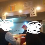 わいるどラーメン ごんぞう - 11:00で満席＆待ちも後ろにいます。