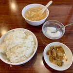 三九厨房 - 先出しご飯、ザーサイ、スープ、杏仁豆腐